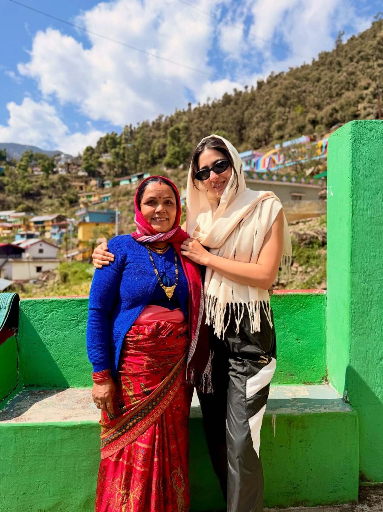 In one of the clips, Sara was seen enjoying the hospitality of one of the residents of the place